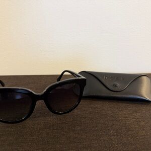 Diff Eyewear Black Sunglasses